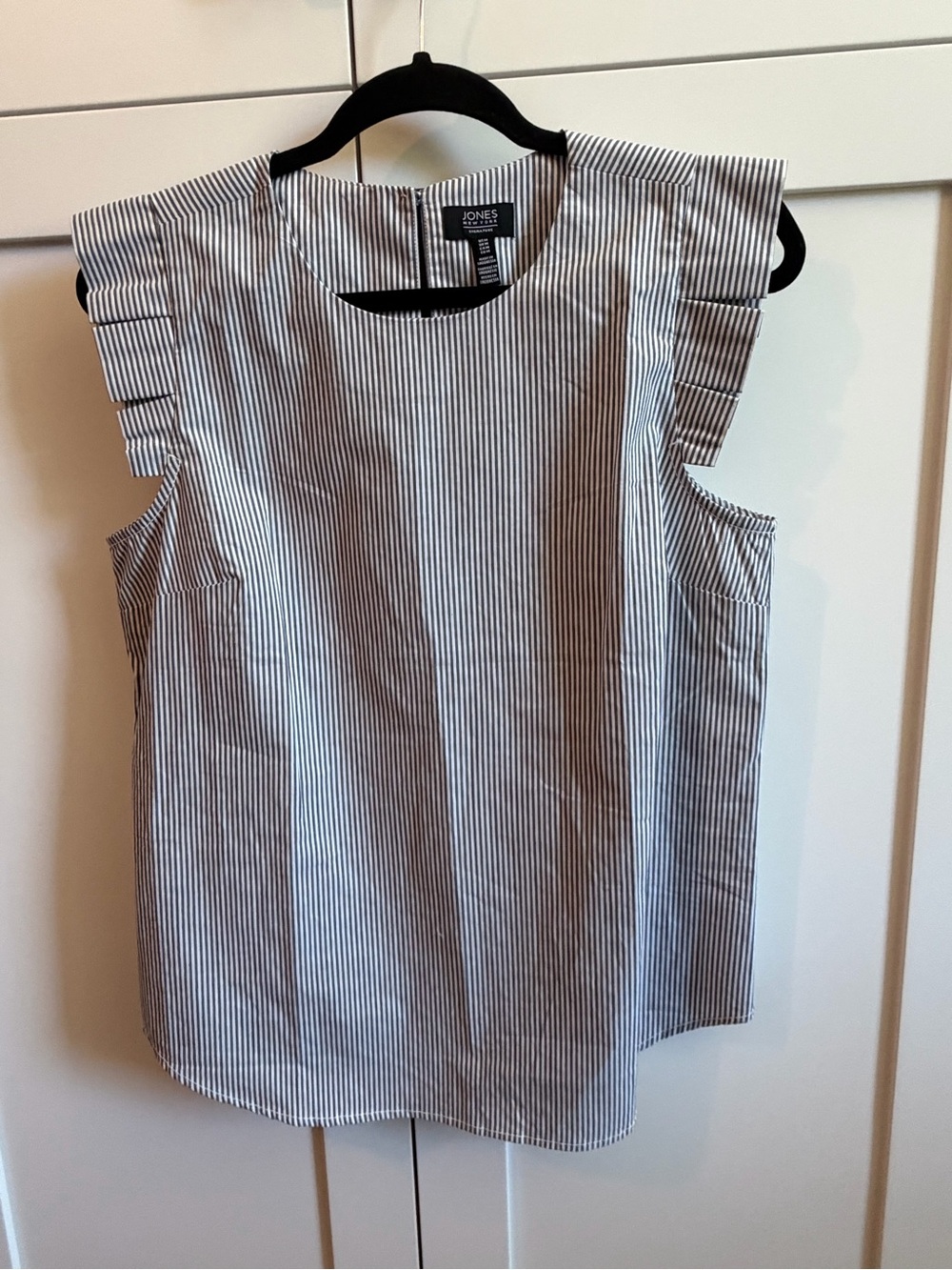 Jones New York Cap Sleeve Top